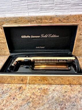 Gillette Sensor Gold Edition Gold Plated Razor - RARE COLLECTIBLE